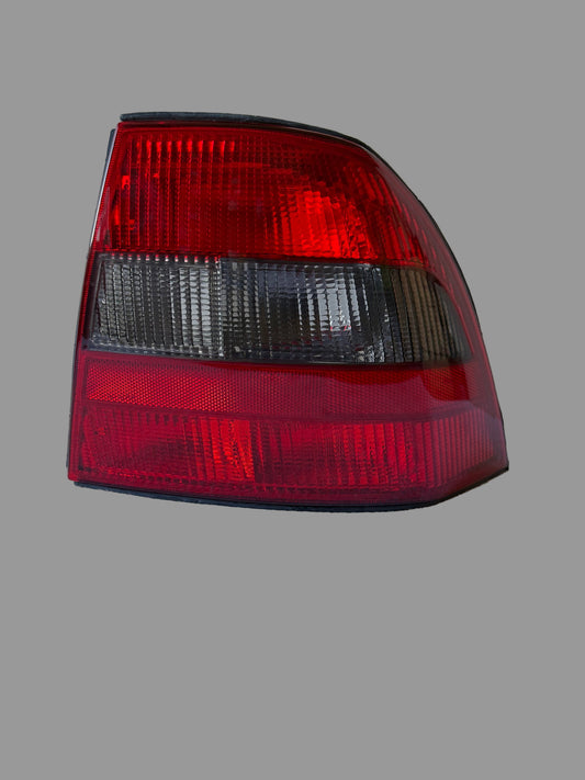 DEPO 442-1907R-UE-SR – Feu arrière droit – Opel Vectra B (1996–1998) – Rouge fumé