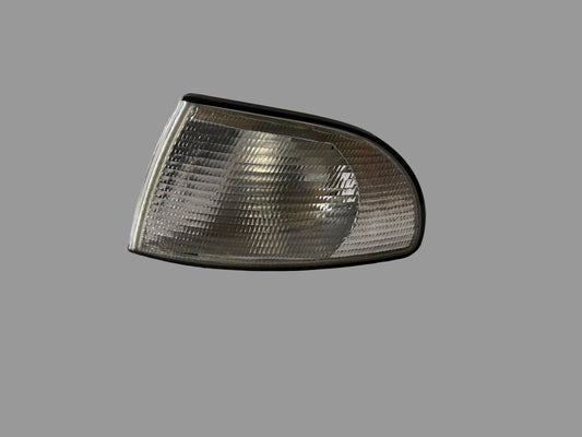 Depo 441-1514L-UE – Clignotant Avant Gauche – Audi A4 (à partir de 1995)