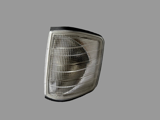 TYC 18-3256-93-2 – Clignotant Avant Gauche– Mercedes-Benz W201 (1982–1993)