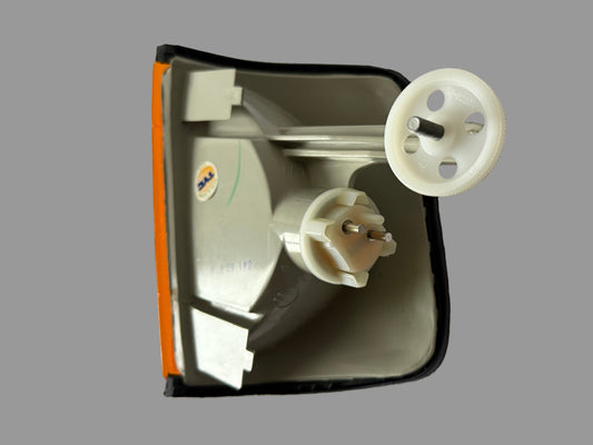 TYC 18-3256-05-2 – Clignotant Avant Gauche – Mercedes-Benz W201 (1982–1993)